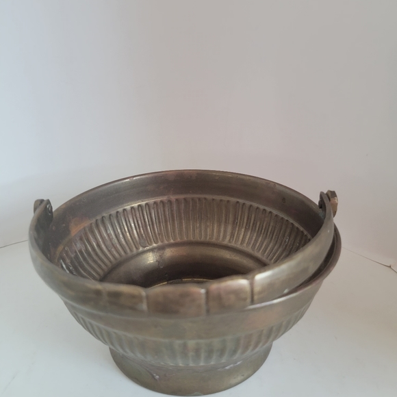 Vintage Heygill brass handled basket ridges on side and decorative Handle - Picture 4 of 8